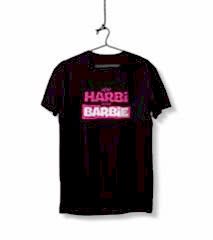 Hem Harbi Hem Barbie Yazılı Siyah Sıfır Yaka Tişört